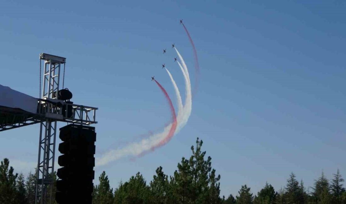 Türk Hava Kuvvetleri’nin dünyaca ünlü akrobasi timi Türk Yıldızları, 30