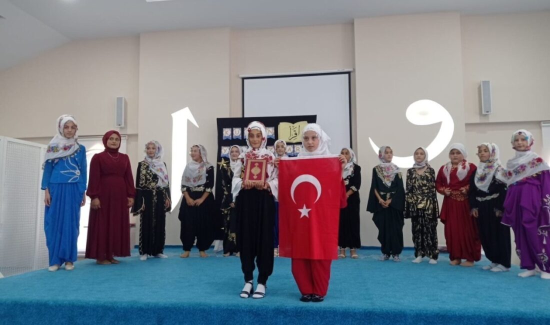 Kütahya’da, Demirciören Mahallesi’ndeki Sultan Vahdettin Han Kur’an Kursu’nda, yaz Kur’an