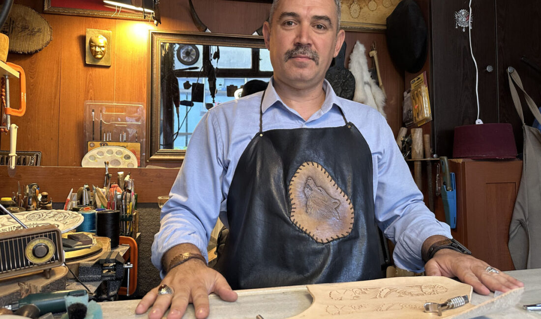 Oğuzhan KILIÇ/KÜTAHYA, – KÜTAHYA’da, alışveriş merkezinden aldığı deri çakı kılıfını