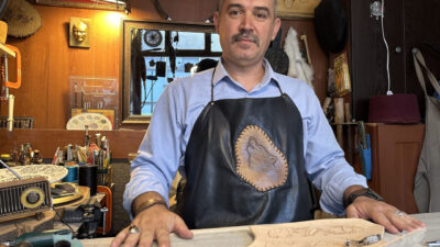 Oğuzhan KILIÇ/KÜTAHYA, – KÜTAHYA’da, alışveriş merkezinden aldığı deri çakı kılıfını