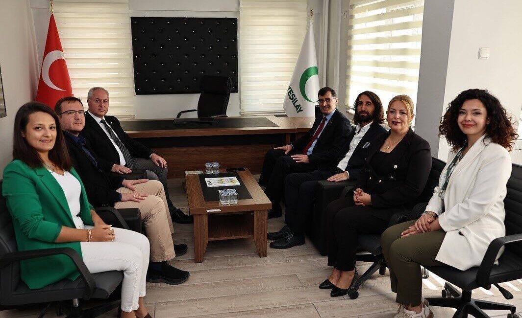 Kütahya Belediye Başkanı Eyüp Kahveci, Yeşilay Kütahya Şube Başkanı Mehmet