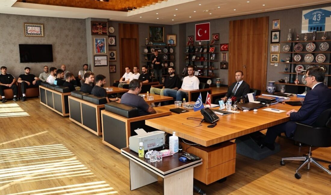 Kütahya Belediye Başkanı Eyüp Kahveci, başarılarıyla şehri gururlandıran Kütahya Belediyespor