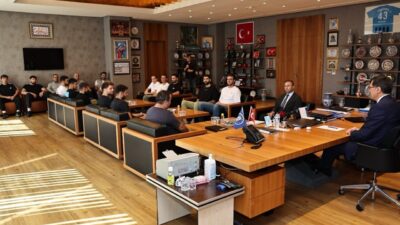 Kütahya Belediye Başkanı Eyüp Kahveci, başarılarıyla şehri gururlandıran Kütahya Belediyespor