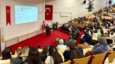 Kütahya Dumlupınar Üniversitesi’nde (DPÜ) 2025-2026 akademik yılının ilk dersi, Rektör