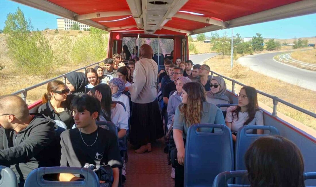 Kütahya Dumlupınar Üniversitesi’nde eğitime yeni başlayan öğrencilerin kampüsü yakından tanımaları