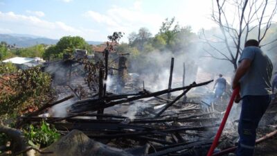 Mustafa AKÇAY/HİSARCIK (Kütahya) , – KÜTAHYA’nın Hisarcık ilçesinde iki katlı