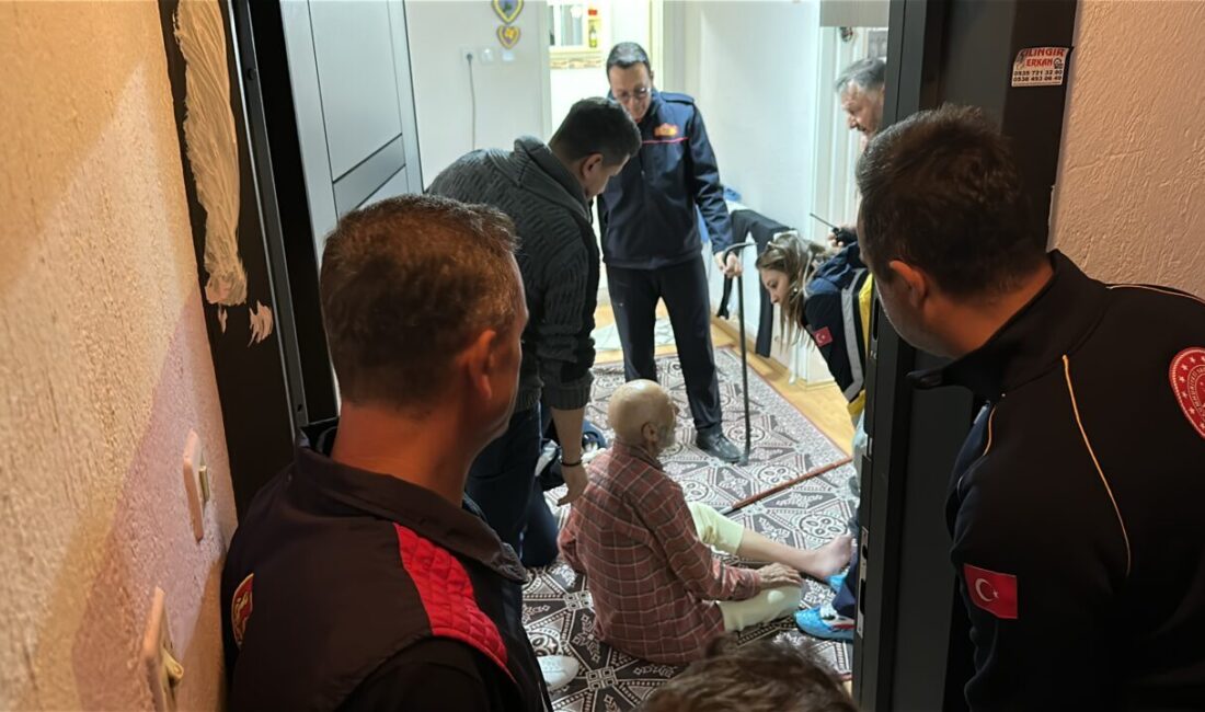 Oğuzhan KILIÇ/KÜTAHYA, – KÜTAHYA’da tek başına yaşadığı evde düşüp yaralandığı