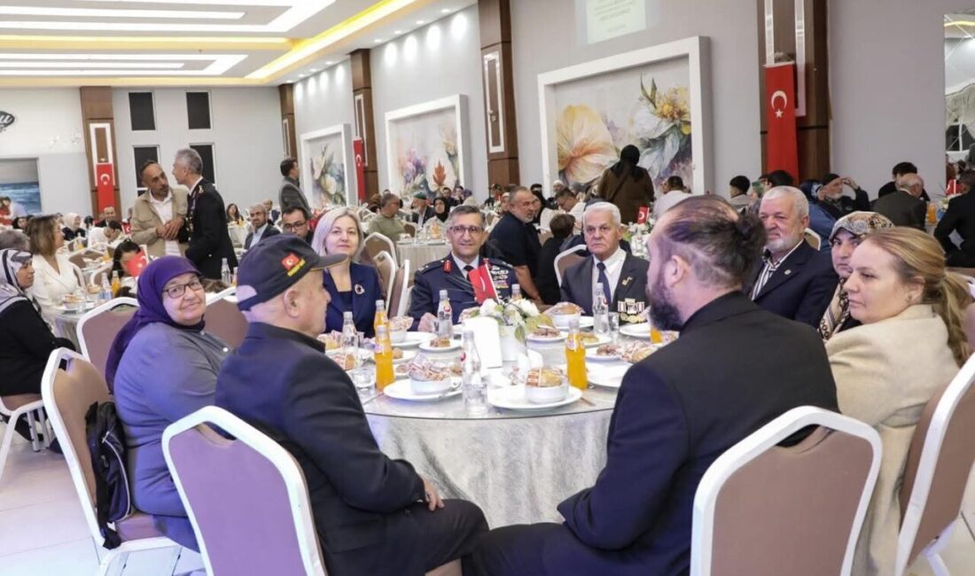 Gaziler Günü etkinlikleri çerçevesinde, Kütahya Valisi Musa Işın tarafından şehit