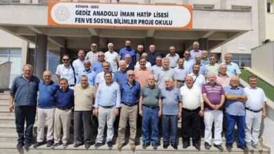Gediz Anadolu İmam Hatip Lisesi mezunları, geleneksel mezunlar buluşmasında bir