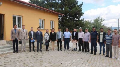 Gediz Kaymakamı Emrah Uzun, vatandaşların sorun ve taleplerini yerinde dinlemek
