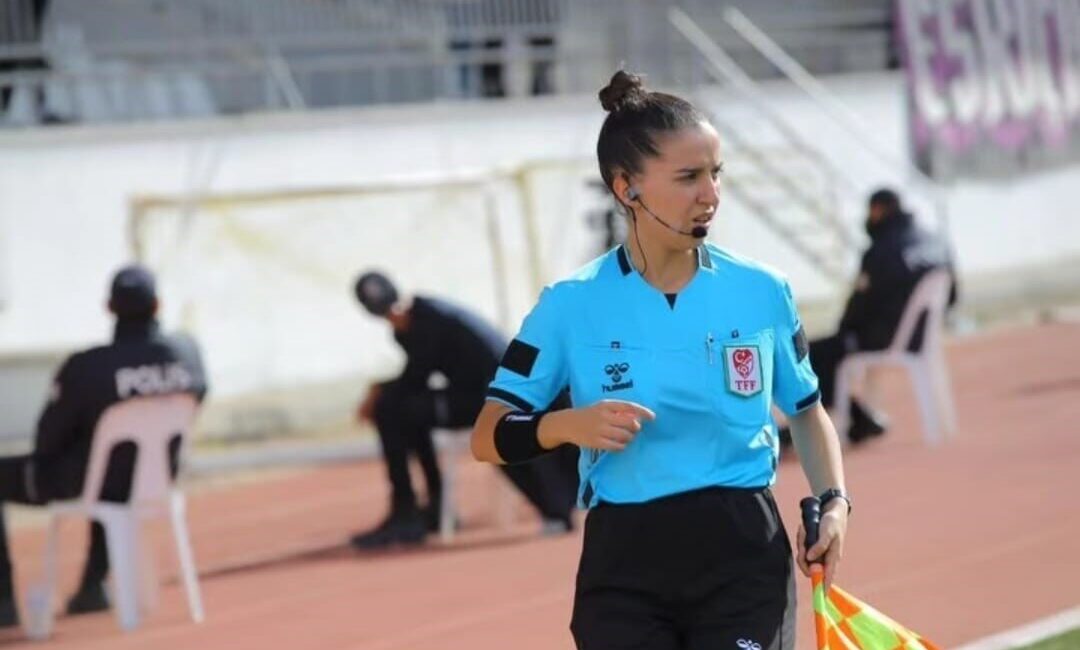 Kütahya’nın yetiştirdiği genç yeteneklerden Hümeyra Seven, hakemlik kariyerinde emin adımlarla