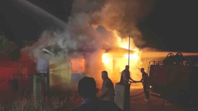 Kütahya’nın Hisarcık ilçesinde bağ evinde çıkan yangın ormana sıçramadan söndürüldü.