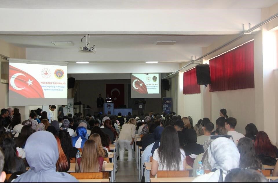 Kütahya İl Jandarma Komutanlığı Narkotik Suçlarla Mücadele Şube Müdürlüğü ekipleri,