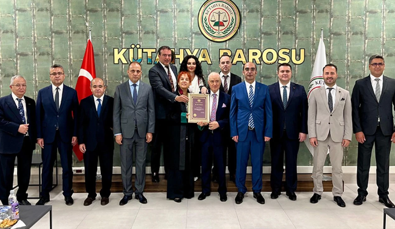 Kütahya’da avukatlık mesleğinde 40 ve 50 yılını geride bırakan avukatlara