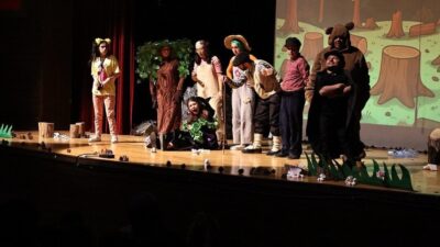 Kütahya Belediyesi Şehir Tiyatrosu tarafından sahnelenen “Ormanın Koruyucuları” isimli müzikli