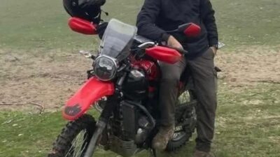 Kütahya’nın Gediz ilçesinde motosikletiyle giderken ters şeride giren karavanla çarpışan
