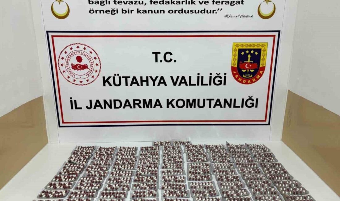 Kütahya İl Jandarma Komutanlığı ekipleri tarafından Aslanapa’da düzenlenen uyuşturucu operasyonunda,