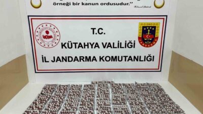 Kütahya İl Jandarma Komutanlığı ekipleri tarafından Aslanapa’da düzenlenen uyuşturucu operasyonunda,