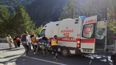 Domaniç-İnegöl kara yolunda yol çalışması sırasında bir işçi otomobilin çarpması