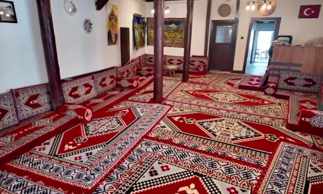 Kütahya Belediyesi tarafından restorasyonunu tamamlanan Yüksek Kahve ve Dostlar Konağı’nın