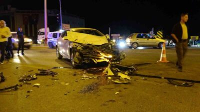 Kütahya’nın Tavşanlı ilçesinde otomobilin kamyona çarpması sonucu meydana gelen trafik