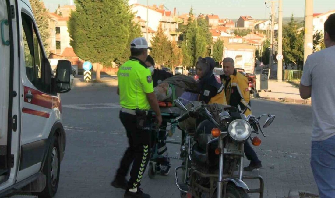 Kütahya’nın Tavşanlı ilçesinde otomobil ile motosikletin çarpışması sonucu meydana gelen