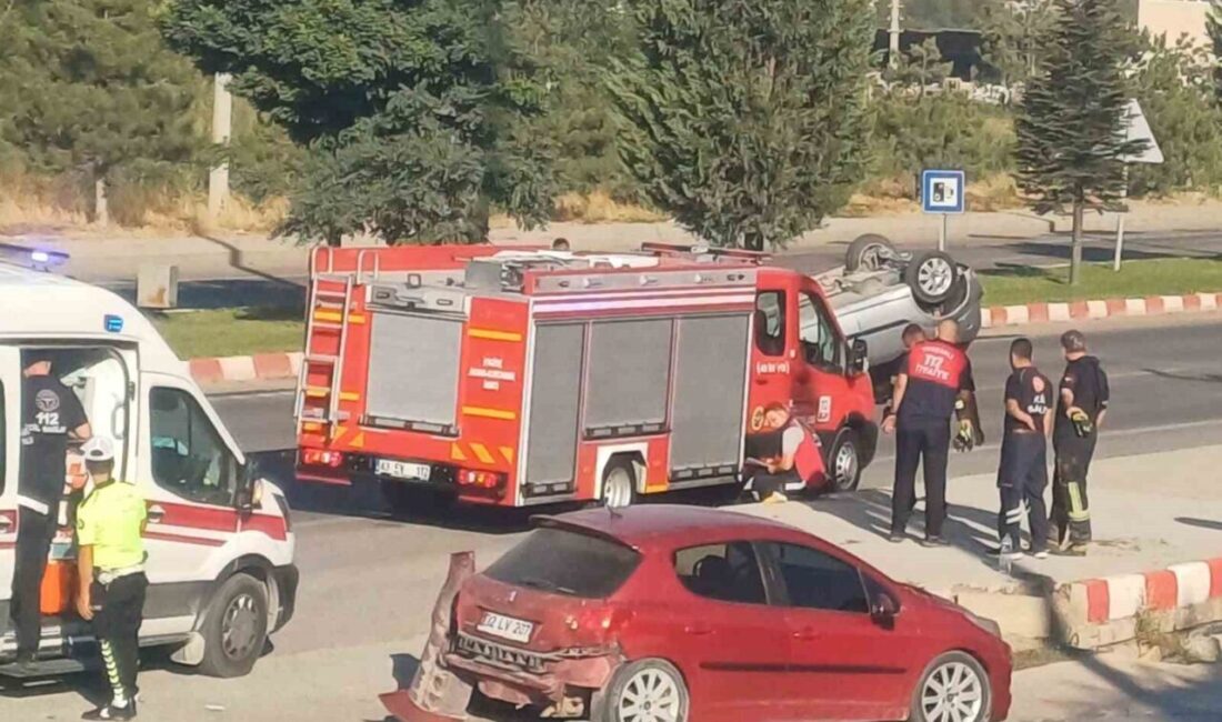 Kütahya’nın Tavşanlı ilçesinde iki otomobilin çarpışması sonucu meydana gelen trafik