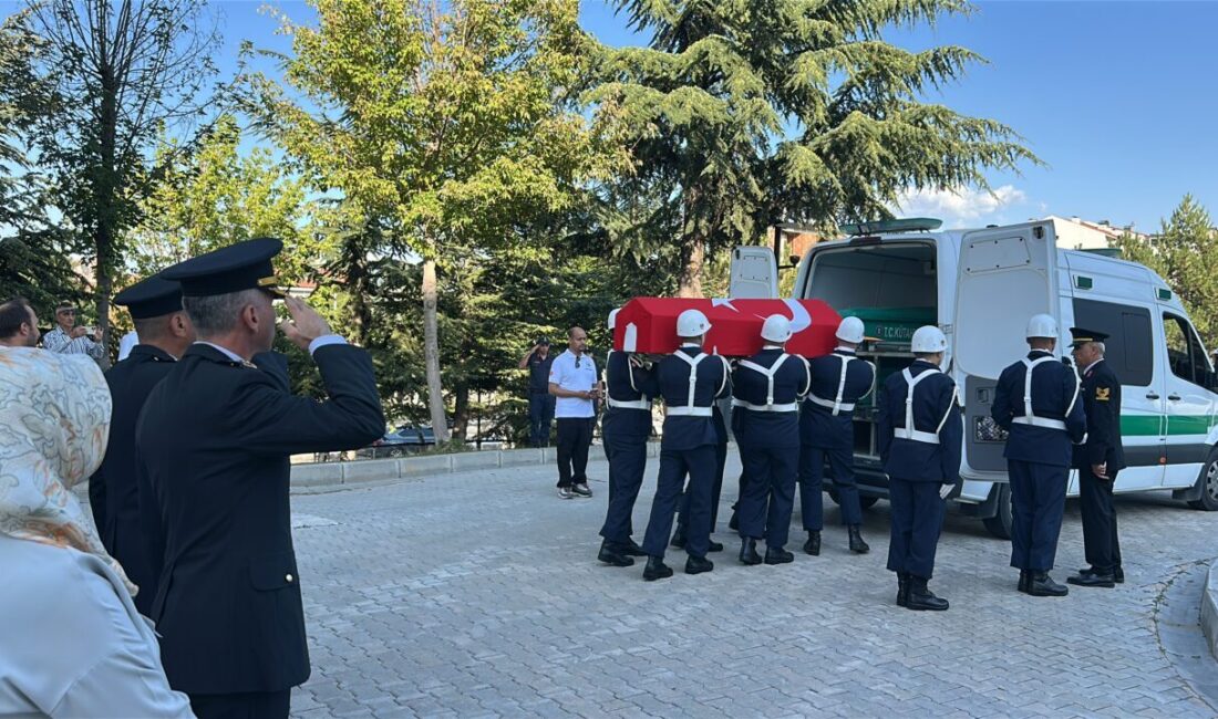 TÖREN DÜZENLENDİ Kütahya’nın Aslanapa ilçesinde uygulama noktasında otomobilin çarpması sonucu