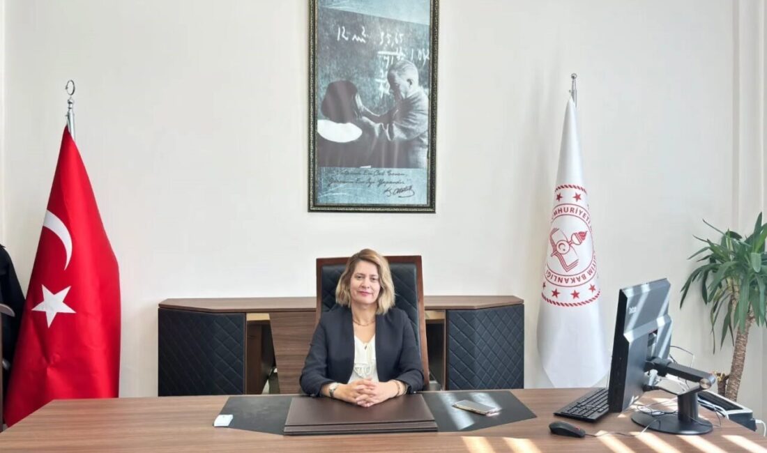Altıntaş İlçe Milli Eğitim Müdürlüğü görevine atanan Tuba Sinan görevine