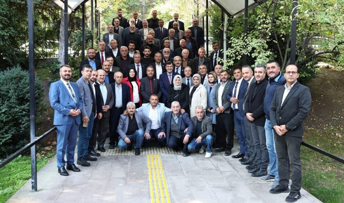 Kütahya Belediye Başkanı Eyüp Kahveci, Bengisu Sosyal Tesisleri’nde düzenlenen kahvaltı