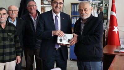 Kütahya Belediye Başkanı Eyüp Kahveci, Arı Yetiştiricileri Birliği Başkanı Halit