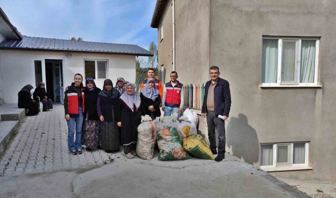 Kütahya’nın Domaniç ilçesinde “Sarımsak Üretimini Geliştirme Projesi” kapsamında İl Özel