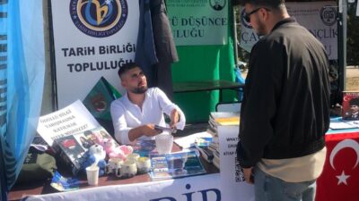 Kütahya Dumlupınar Üniversitesinde (DPÜ) düzenlenen oryantasyon etkinliğinde Tarih Birliği Topluluğu