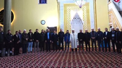 Kütahya Dumlupınar Üniversitesi (DPÜ) Vakıf Camii’nde üniversite öğrencileri sabah namazında