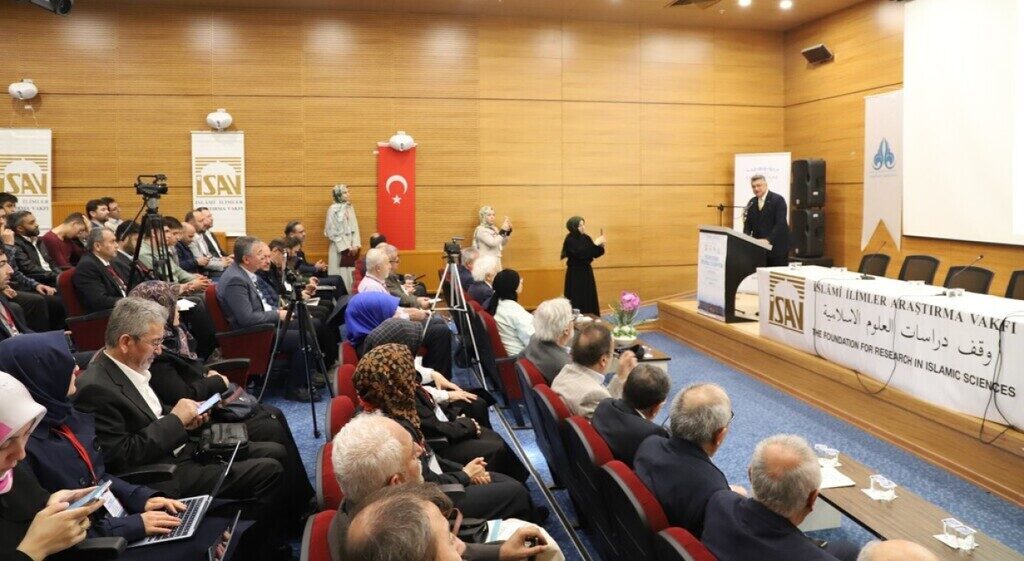 Kütahya Dumlupınar Üniversitesi’nde (DPÜ), “Postmodernizm, Toplumsal Değişim ve Din” başlıklı