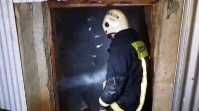 Kütahya’nın Emet ilçesinde çıkan yagın sonucu bir ahşap ev kullanılmaz