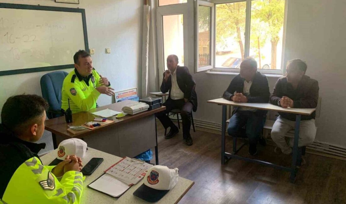 Kütahya’nın Emet İlçesinde öğrenci güvenliğini artırmak amacıyla okul servis şoförlerine