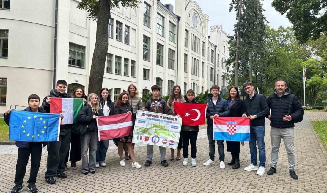 Gediz’de en çok Erasmus+ etkinliği gerçekleştiren okul unvanına sahip olan
