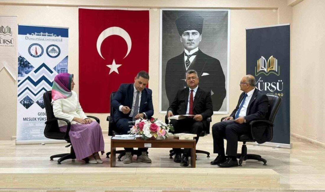 Gediz ilçesinde faaliyet gösteren Kürsü Okuma Kulübü, tarihe ve düşünceye