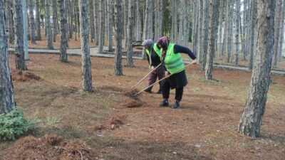 Kütahya’nın Gediz İlçesi’nde vatandaşların yoğun olarak kullandığı parklarda belediye tarafından
