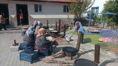 Kütahya’nın Hisarcık ilçesinde, Gazze halkına destek amacıyla hayırseverlerin katkılarıyla kadınlar