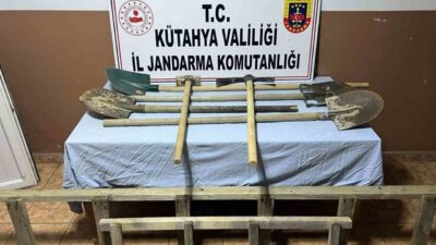 Kütahya’nın Gediz ilçesinde jandarmanın izinsiz kazı yapan şahıslara yönelik gerçekleştirdiği