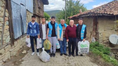 Gediz ilçesine bağlı Köpenez Köyü’nde çıkan yangında evleri kullanılamaz hale
