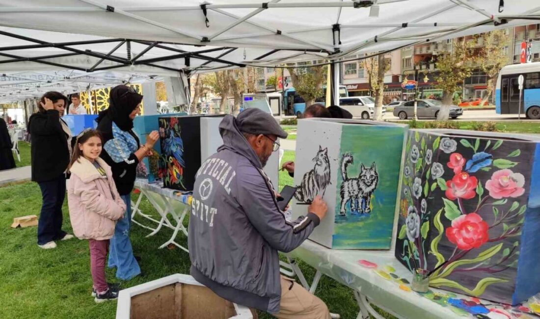 Kütahya Belediyesi tarafından düzenlenen “Çiçek Saksılığı Resimleme Yarışması”, belediye bahçesinde
