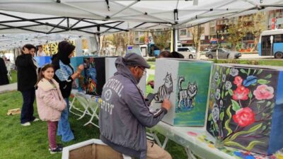 Kütahya Belediyesi tarafından düzenlenen “Çiçek Saksılığı Resimleme Yarışması”, belediye bahçesinde