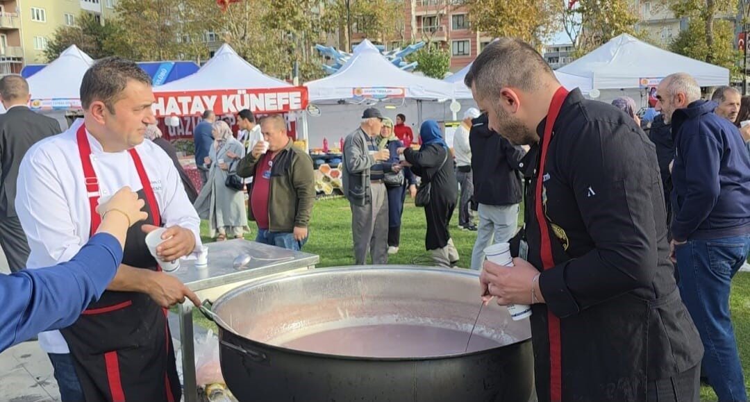 Kütahya Belediyesi tarafından düzenlenen 2. Kütahya Gastronomi Festivali belediye bahçesinde