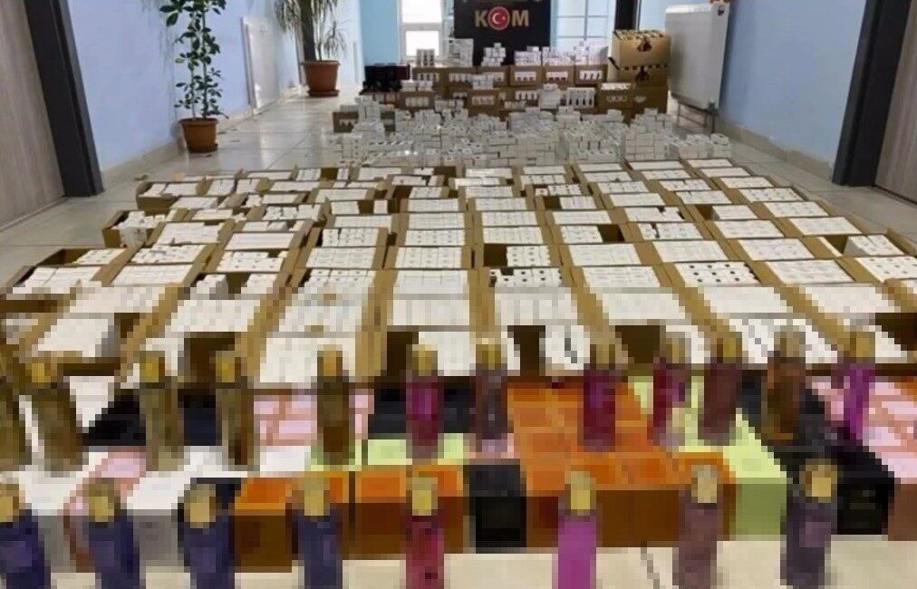 Kütahya’nın Tavşanlı ilçesinde bir araçta 3 bin 755 şişe gümrük