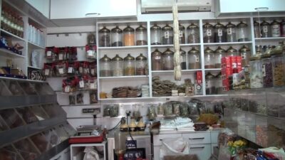 Kütahya’da vücut direncini artırmak ve hastalıklardan korunmak isteyen vatandaşlar, aktarlara