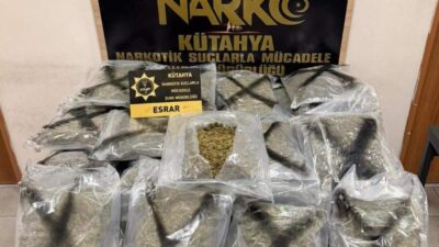 Kütahya’da Narkotik Suçlarla Mücadele Şube Müdürlüğü ekiplerinin düzenlediği uyuşturucu operasyonunda