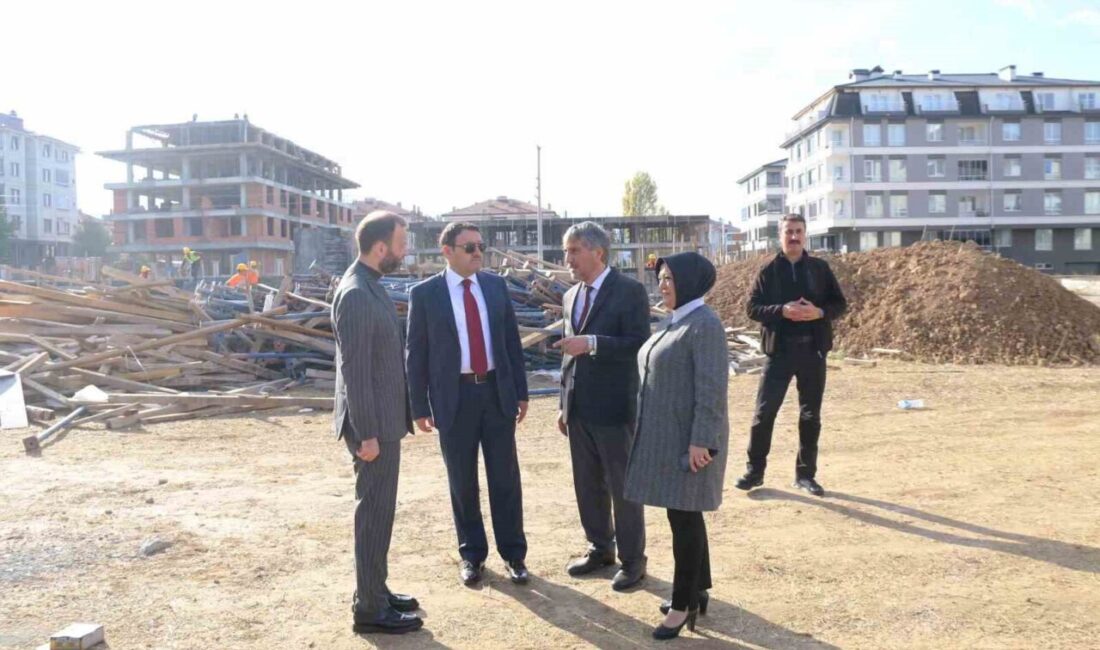 Kütahya il merkezinde yapımı devam eden eğitim yatırımları yerinde incelendi.